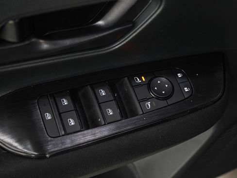 Used 2025 Nissan Kicks S FWD image 21