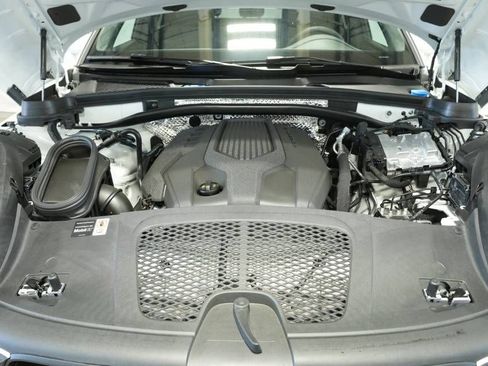 New 2026 Porsche Macan AWD/4WD image 30