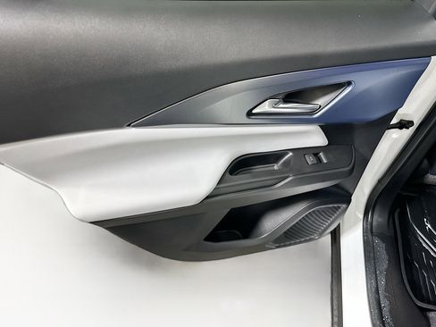 Used 2024 Chevrolet Equinox EV LT image 25