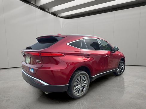 Used 2021 Toyota Venza XLE w/ Softex Package image 3