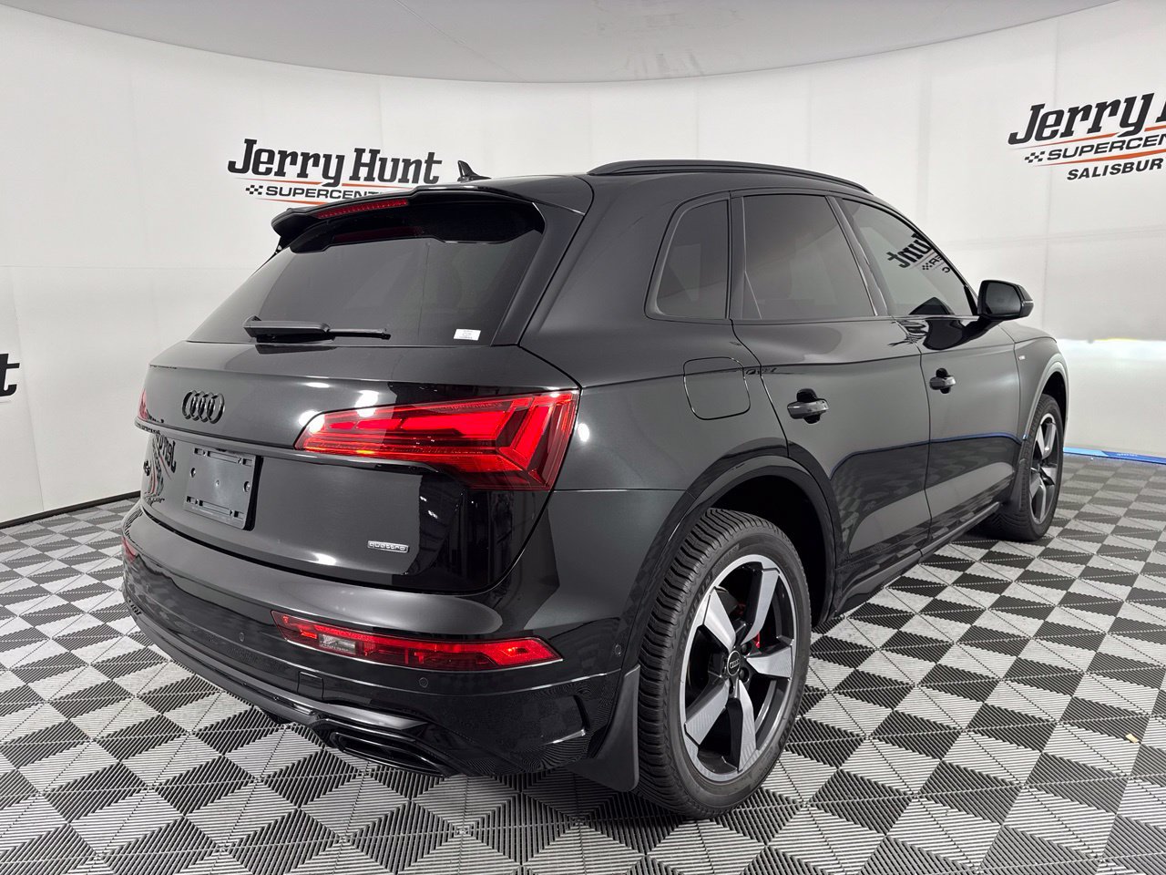 Used 2024 Audi Q5 2.0T Prestige w/ Prestige Package AWD/4WD image 7