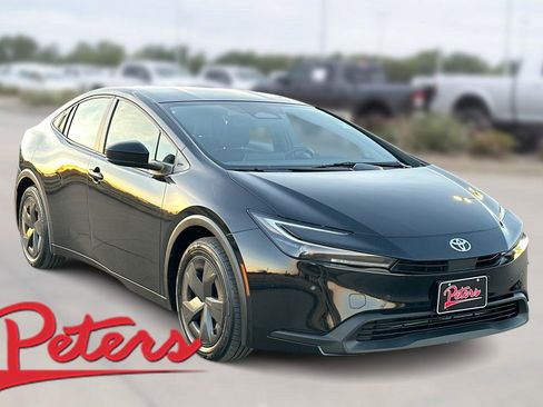 Used 2024 Toyota Prius LE image 1