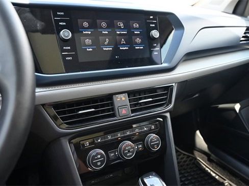 Certified 2024 Volkswagen Taos SE image 14