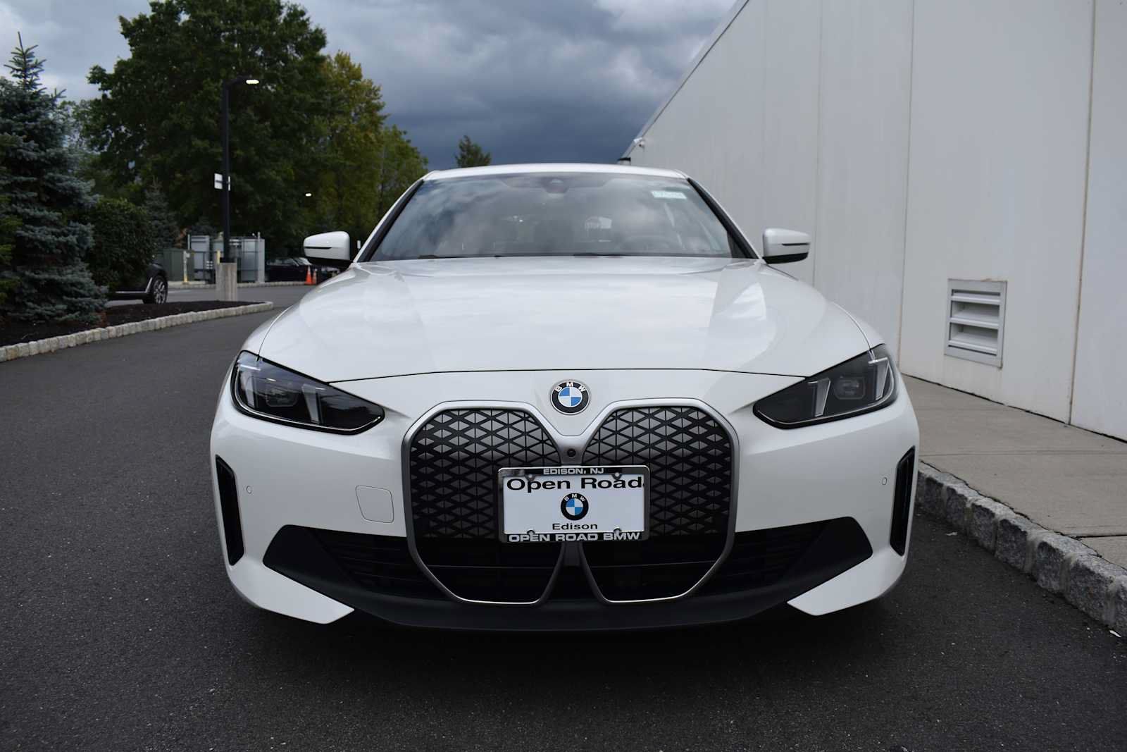 Used 2026 BMW i4 xDrive40i w/ Premium Package AWD/4WD image 2