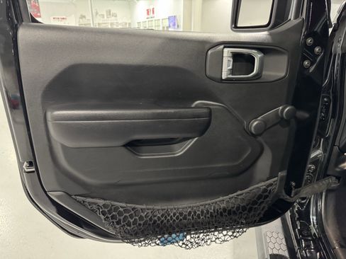 Used 2021 Jeep Wrangler Unlimited Sport image 23