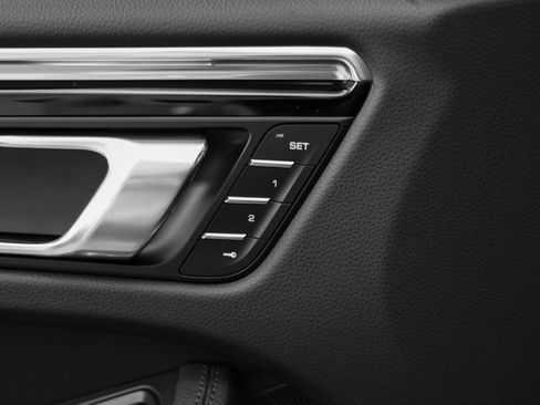 Certified 2025 Porsche Macan image 24