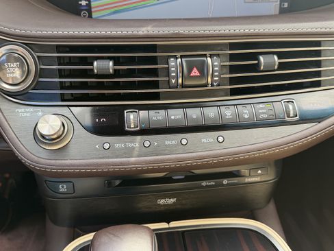 Used 2018 Lexus LS 500 w/ Luxury Package RWD image 20