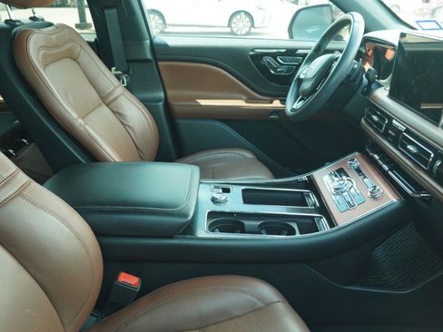 Used 2023 Lincoln Aviator Reserve w/ Equipment Group 201A RWD image 11