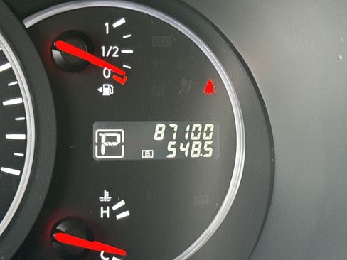 Used 2015 Nissan Quest SL image 26