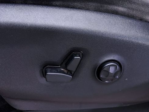 Used 2017 Chrysler Pacifica Touring FWD image 14