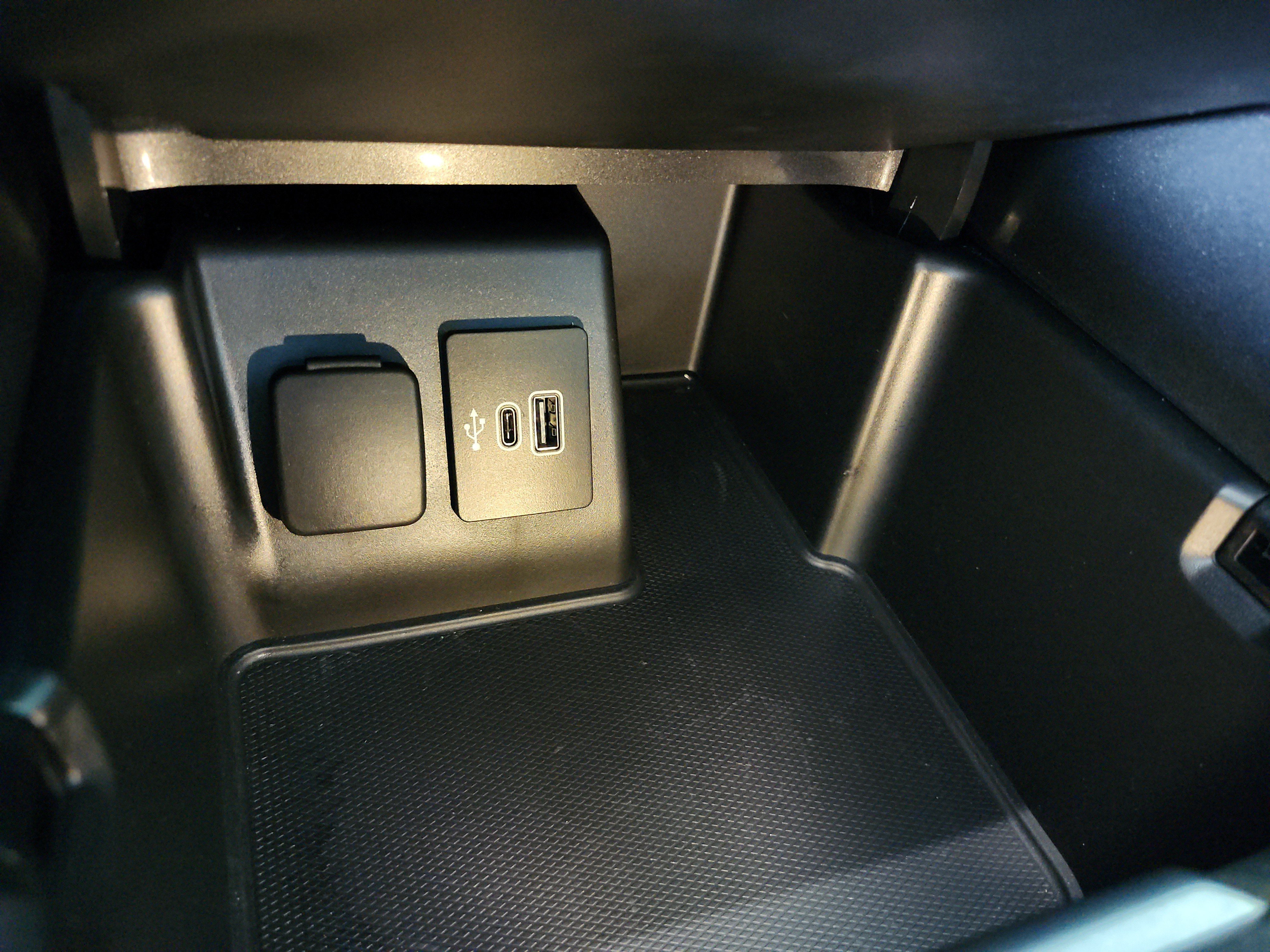 Used 2025 Ford Explorer Active RWD image 31