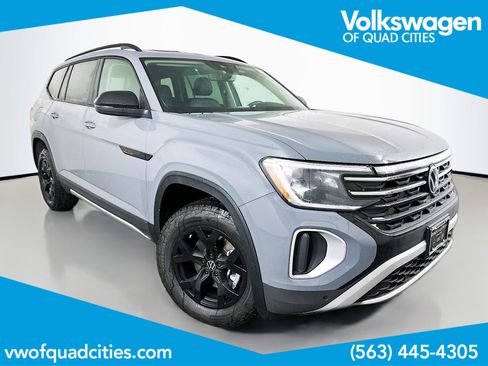 New 2026 Volkswagen Atlas Peak Edition image 1