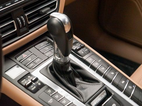 Used 2019 Porsche Macan AWD/4WD image 18