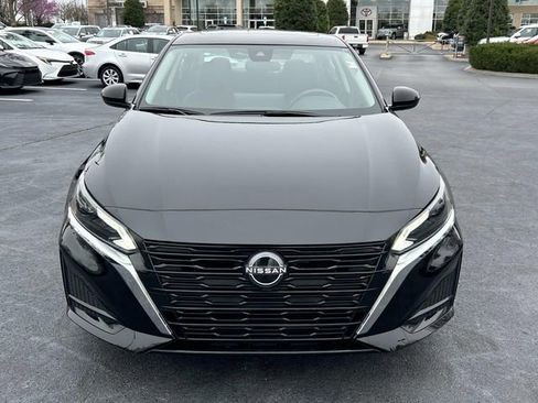 Used 2023 Nissan Altima 2.5 SV w/ SV Premium Package image 9