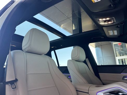 Certified 2025 Mercedes-Benz GLS 450 4MATIC image 17
