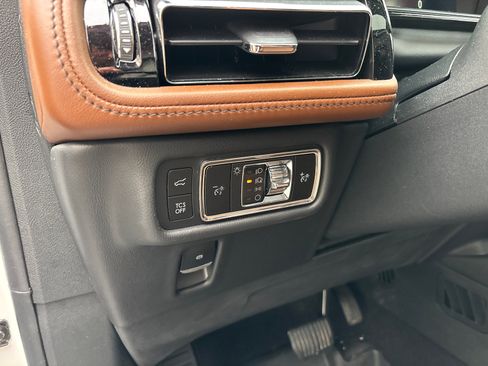 Certified 2023 Lincoln Nautilus Reserve w/ Equipment Group 201A image 14