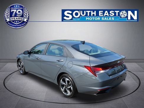 Used 2023 Hyundai Elantra SEL w/ Convenience Package FWD image 5