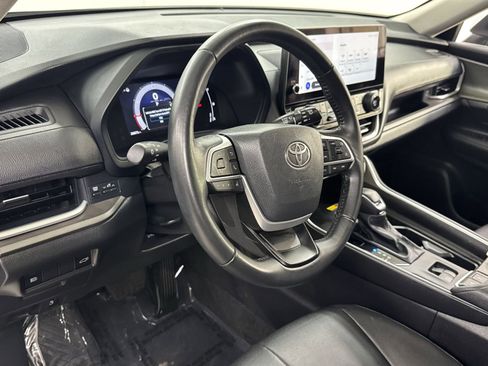 Used 2025 Toyota Grand Highlander AWD image 2