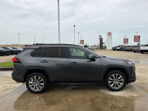 Used 2021 Toyota RAV4 XLE Premium FWD image 8