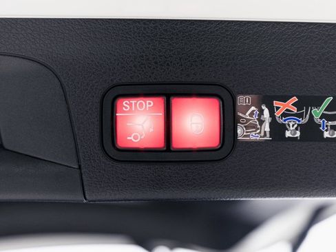 Certified 2026 Mercedes-Benz GLS 450 4MATIC image 37