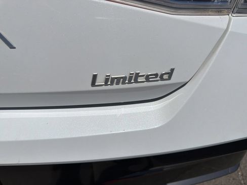 Used 2025 Hyundai Elantra Limited FWD image 17