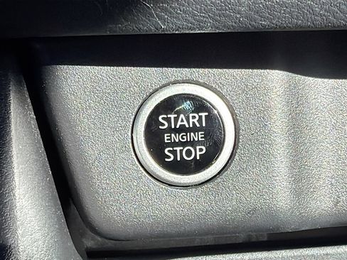 Used 2023 Nissan Rogue SV w/ SV Premium Package image 32