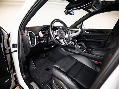Certified 2023 Porsche Cayenne AWD/4WD image 4