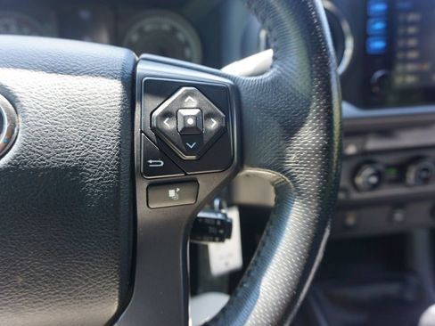 Used 2017 Toyota Tacoma TRD Sport w/ Tow Package image 8