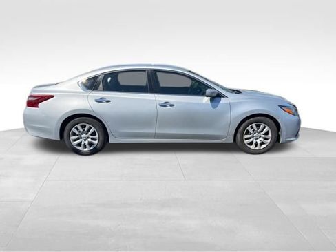 Used 2018 Nissan Altima 2.5 S w/ S Convenience Package image 8