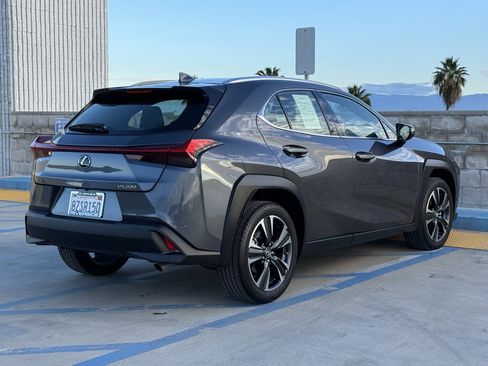 Certified 2022 Lexus UX 200 image 11
