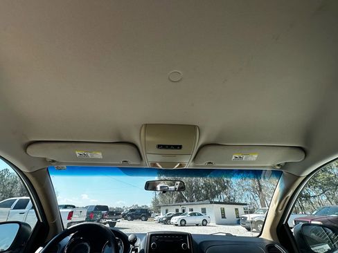 Used 2014 Dodge Grand Caravan SXT FWD image 27