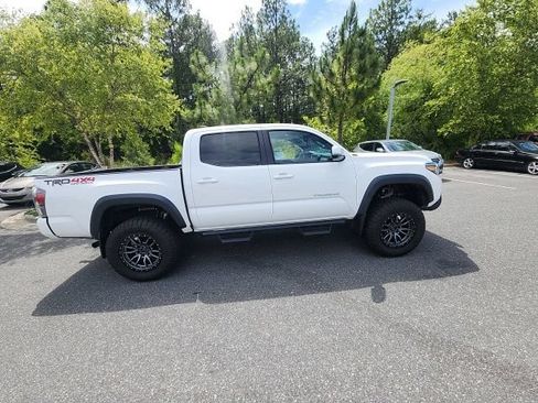 Used 2020 Toyota Tacoma TRD Off-Road w/ TRD Premium Off Road Package AWD/4WD image 17