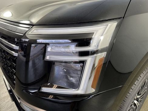 New 2026 Nissan Armada SL w/ Captain's Chari Seat Package image 29