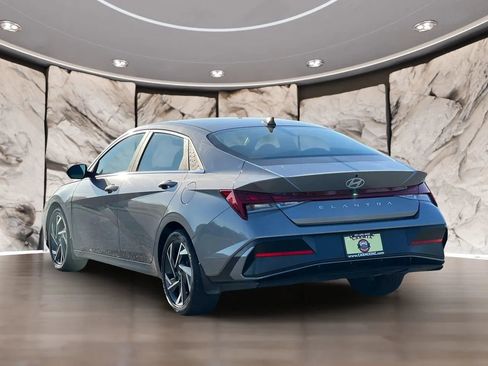 Used 2024 Hyundai Elantra SEL w/ Convenience Package image 7