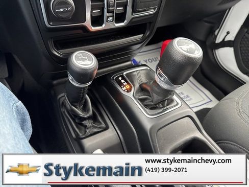 Used 2021 Jeep Wrangler Unlimited Sport w/ Technology Group image 41