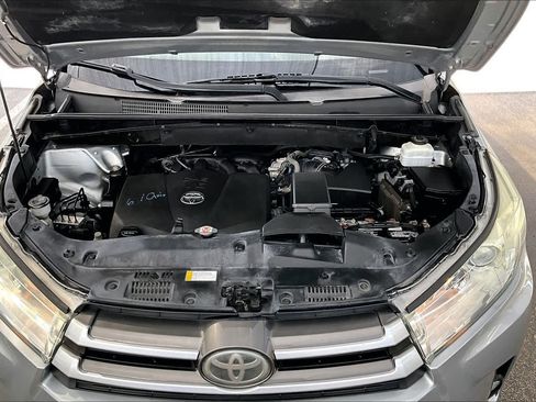 Used 2019 Toyota Highlander XLE FWD image 32