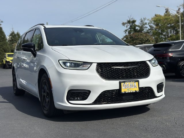 Used 2024 Chrysler Pacifica Premium FWD image 47