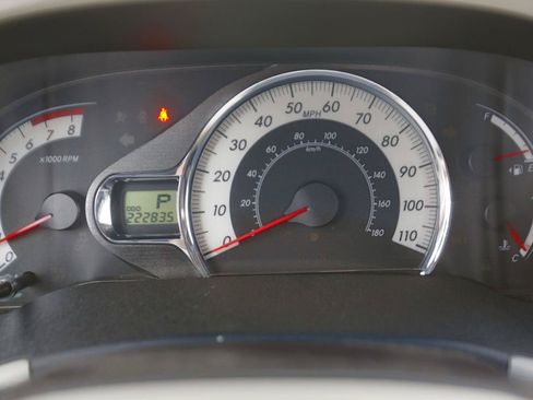 Used 2014 Toyota Sienna SE FWD image 7