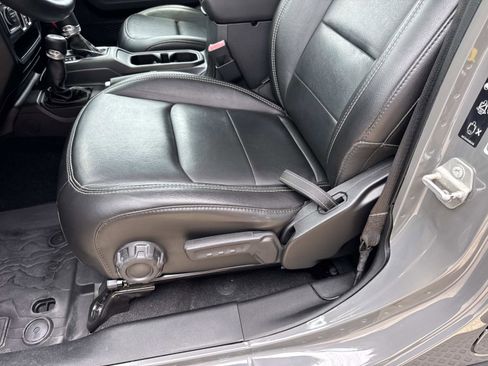 Used 2020 Jeep Gladiator Overland w/ Trailer Tow Package image 16