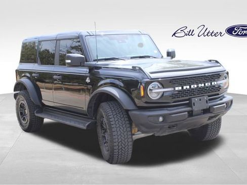 Used 2025 Ford Bronco Outer Banks w/ Sasquatch Package AWD/4WD image 3