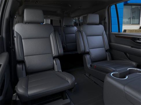 New 2026 Chevrolet Suburban Z71 image 17