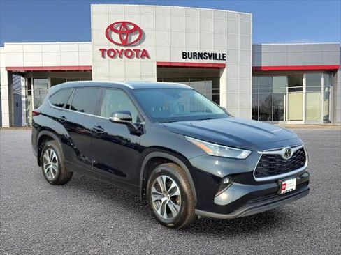 Certified 2026 Toyota Highlander XLE AWD/4WD image 1