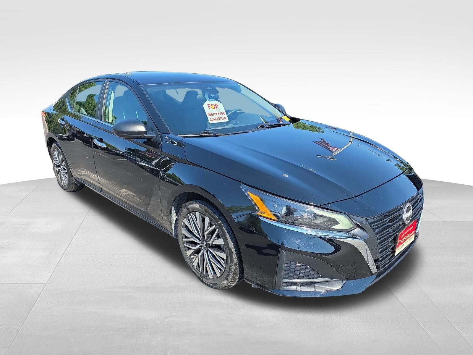 Used 2024 Nissan Altima 2.5 SV FWD image 2