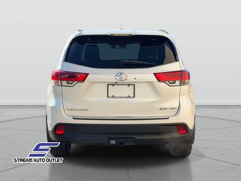 Used 2019 Toyota Highlander XLE image 7