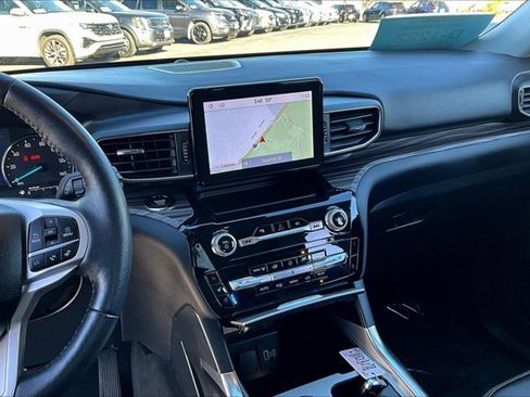 Used 2023 Ford Explorer Limited image 9