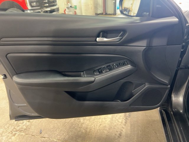 Used 2025 Nissan Altima 2.5 SV FWD image 22