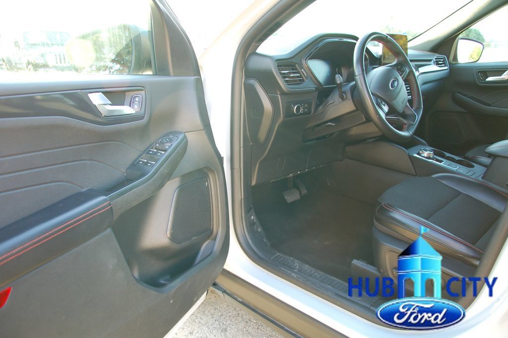 Used 2025 Ford Escape ST-Line FWD image 11