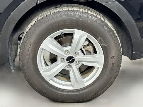 Used 2023 Kia Sorento LX image 40