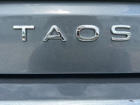 Used 2025 Volkswagen Taos SE AWD/4WD image 30