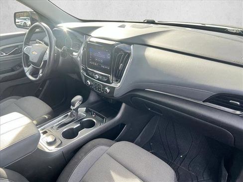 Used 2021 Chevrolet Traverse LT image 23